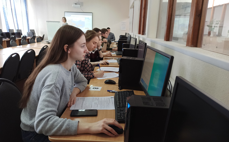 Студенты Новосибирска прошли ежегодную процедуру сертификации